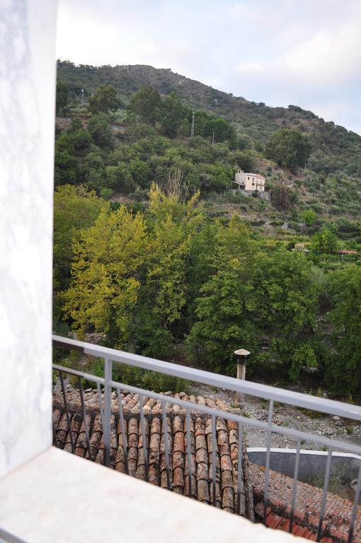 Casa Catena Francavilla di Sicilia Rom bilde