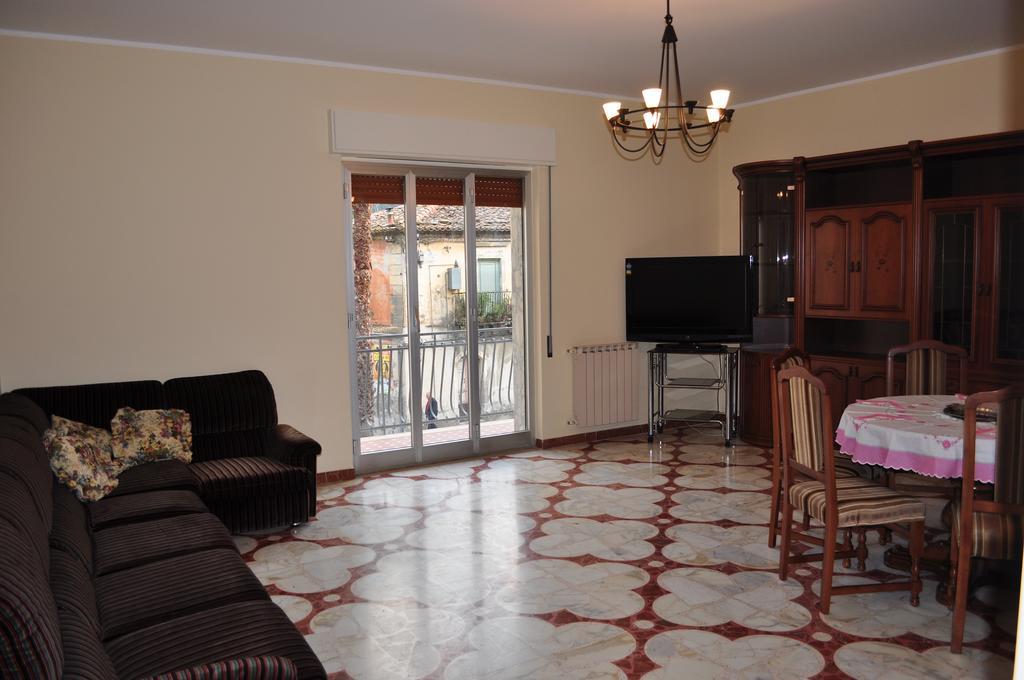 Casa Catena Francavilla di Sicilia Rom bilde